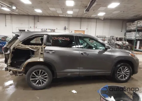 2018 Toyota Highlander Xle z USA, uszkodzony, nr VIN 5TDJZRFH7JS891334